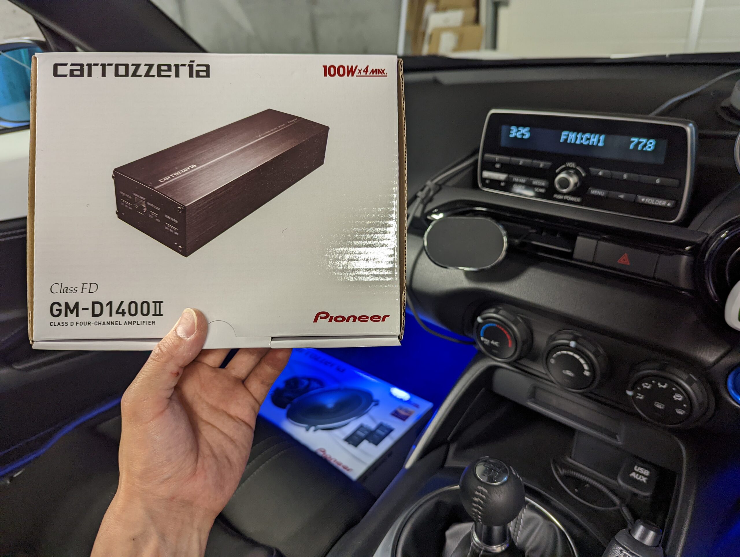 NDロードスター セグメントオーディオに社外アンプ取付と